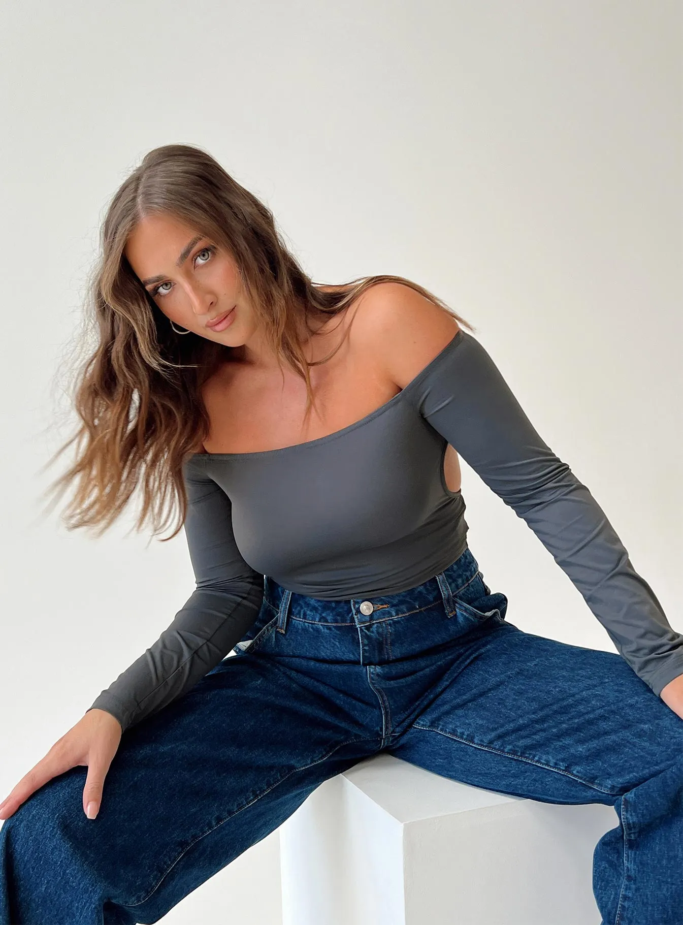 Cloney top slate, off the shoulder