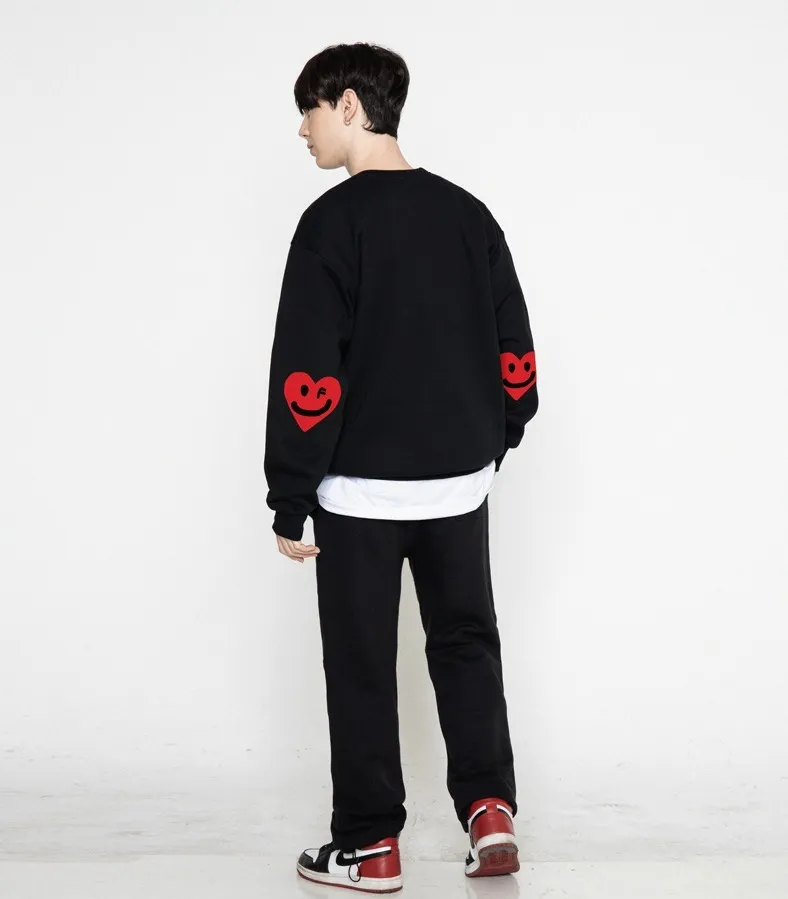 GRAVER | ELBOW DRAWING HEART SMILE SWEATSHIRT