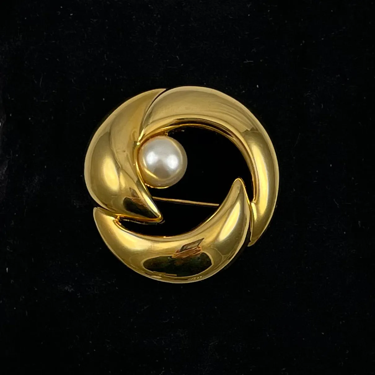 Napier Circle Gold Pearl Vintage Brooch