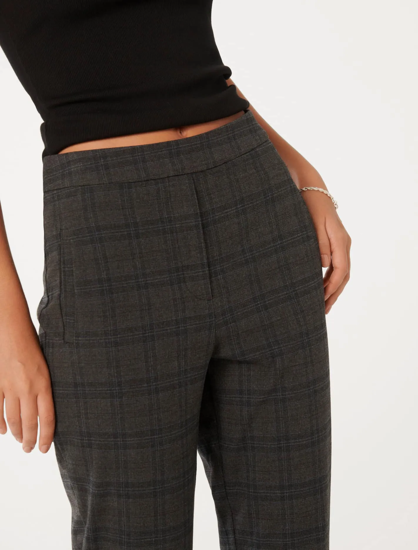 Nelly high-waisted checkered pants