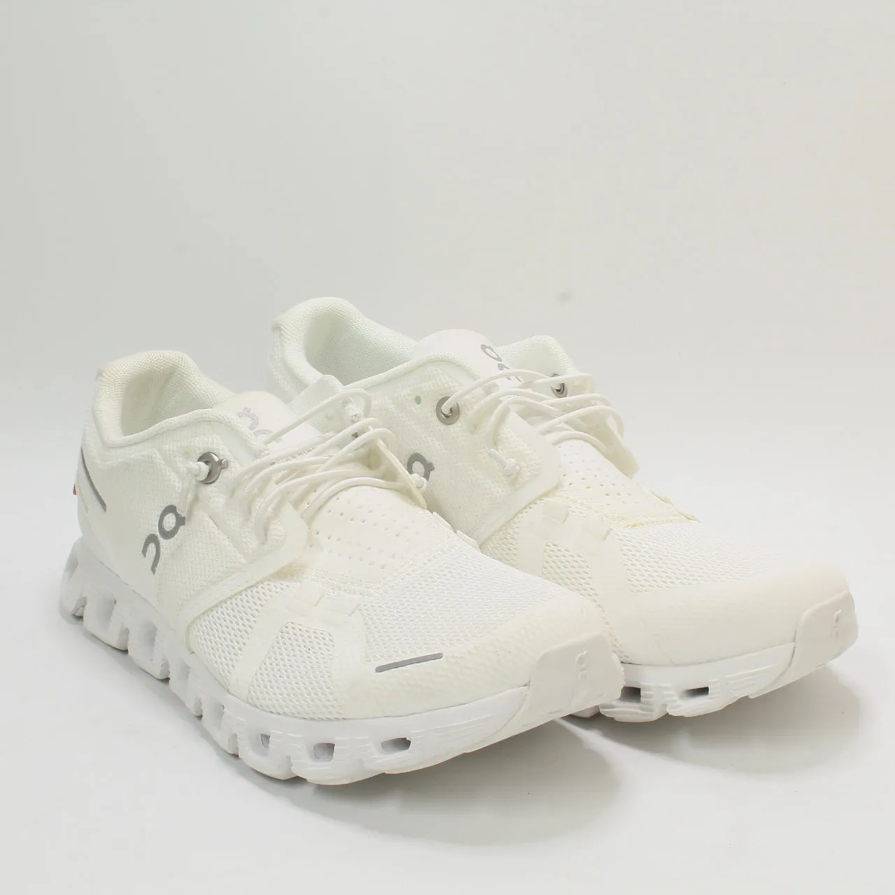 Odd Sizes - On Running Cloud 5 All White F - UK Sizes 4/5