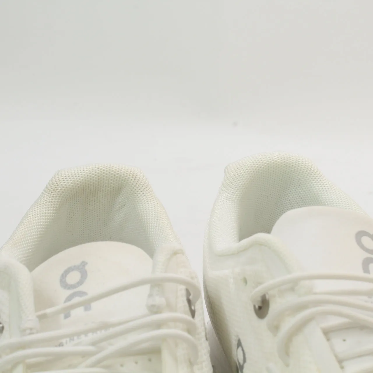 Odd Sizes - On Running Cloud 5 All White F - UK Sizes 4/5