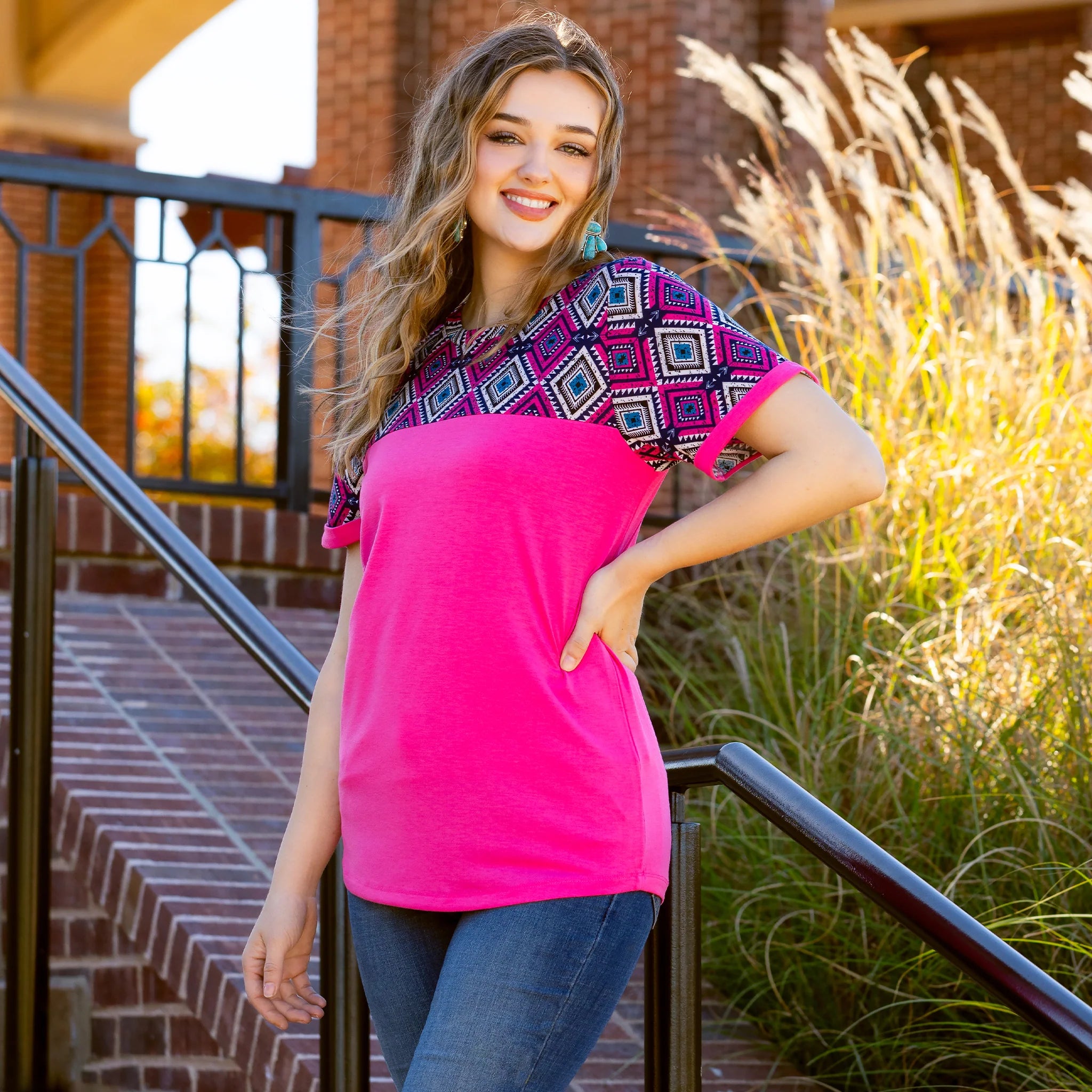 Pink top Navy blue tribal design - Result: A stylish pink top with a trendy navy blue tribal print.