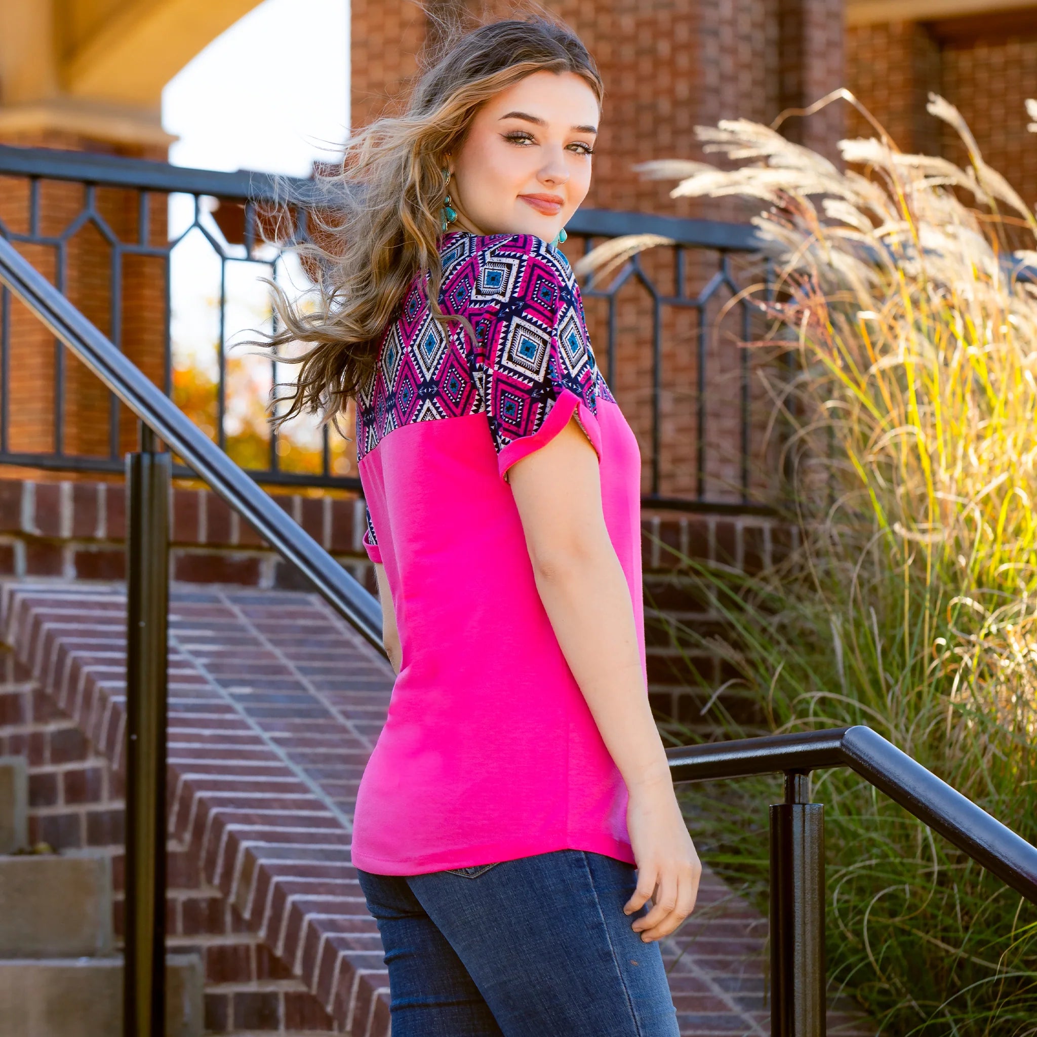 Pink top Navy blue tribal design - Result: A stylish pink top with a trendy navy blue tribal print.