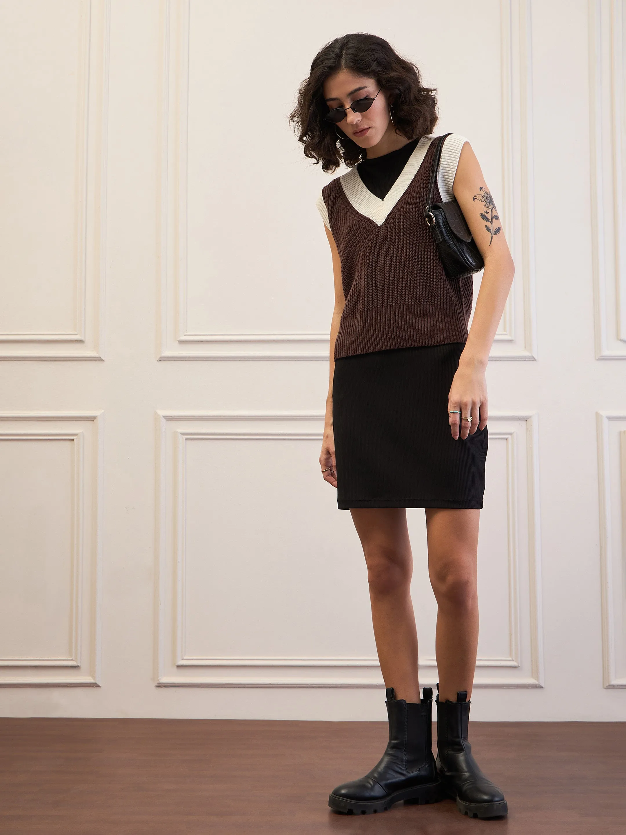 Women Brown & White Solid V-Neck Sweater Vest