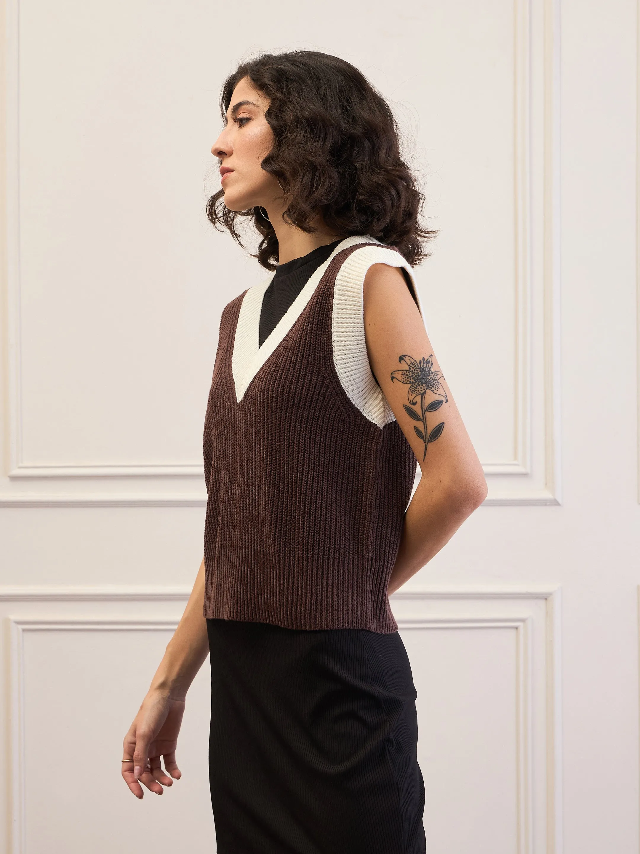 Women Brown & White Solid V-Neck Sweater Vest