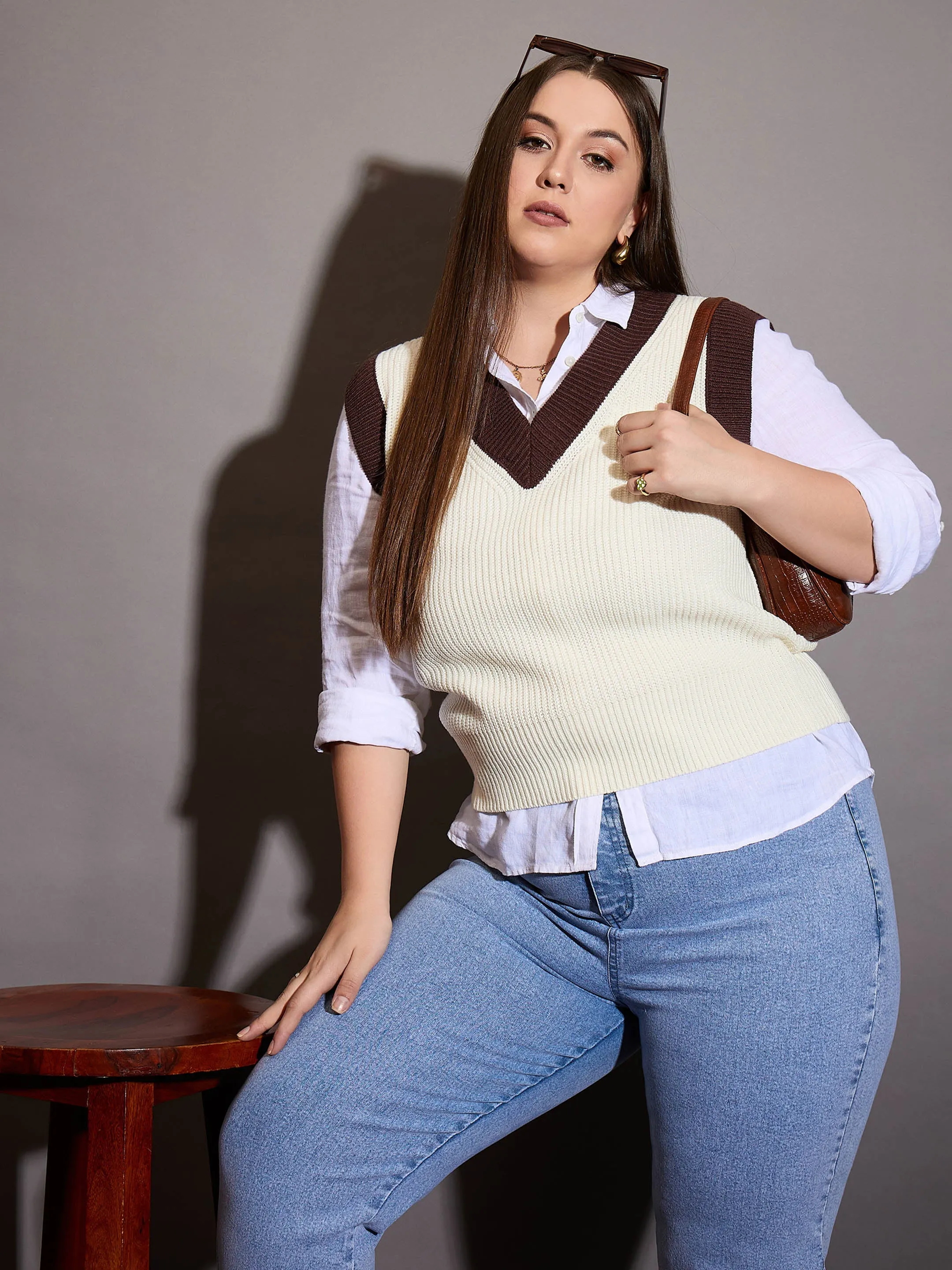 Women Curve White & Brown Solid V-Neck Sweater Vest