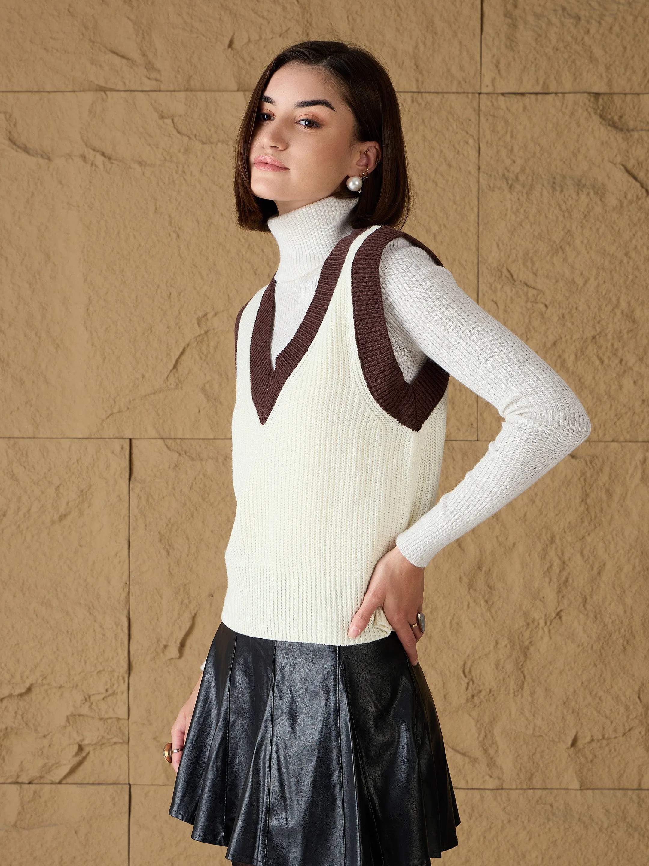 Women White & Brown Solid V-Neck Sweater Vest