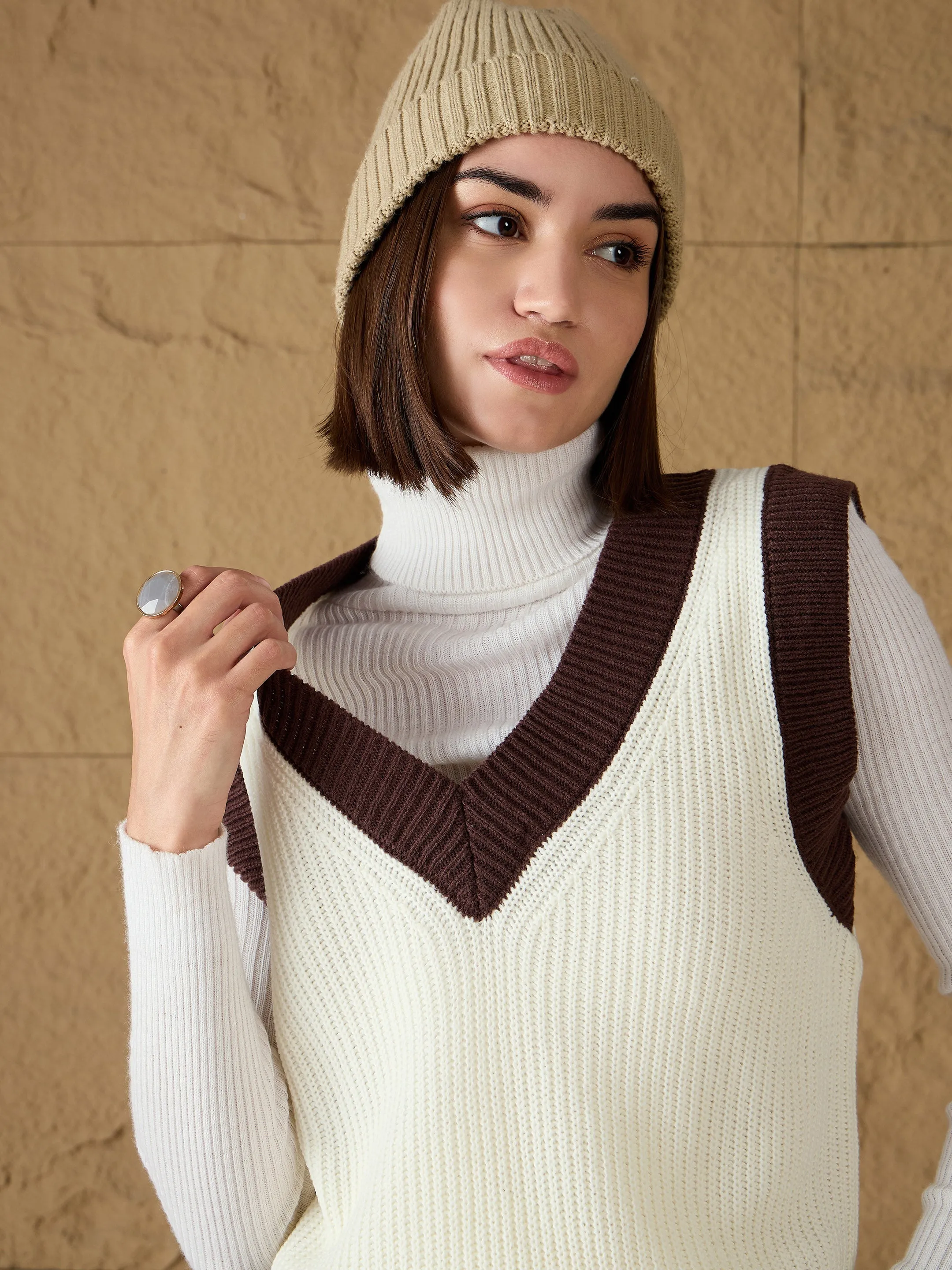 Women White & Brown Solid V-Neck Sweater Vest